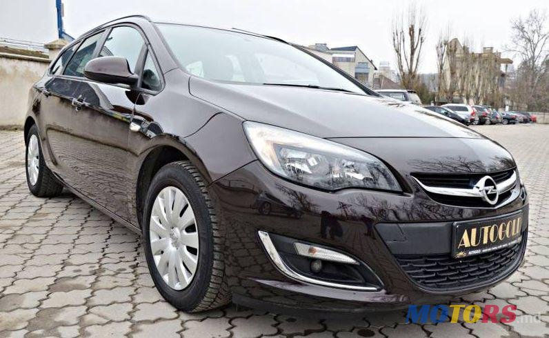 2013' Opel Astra photo #1