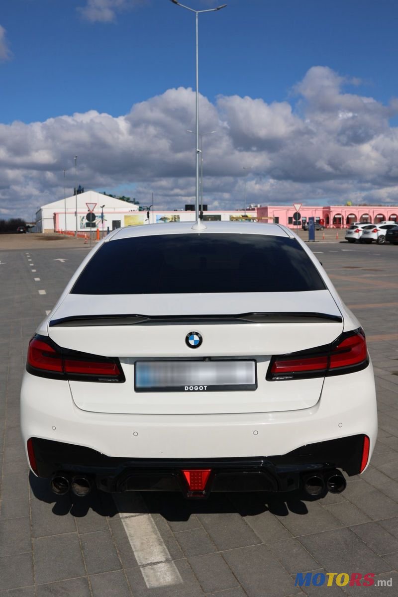 2017' BMW 5 Series photo #4