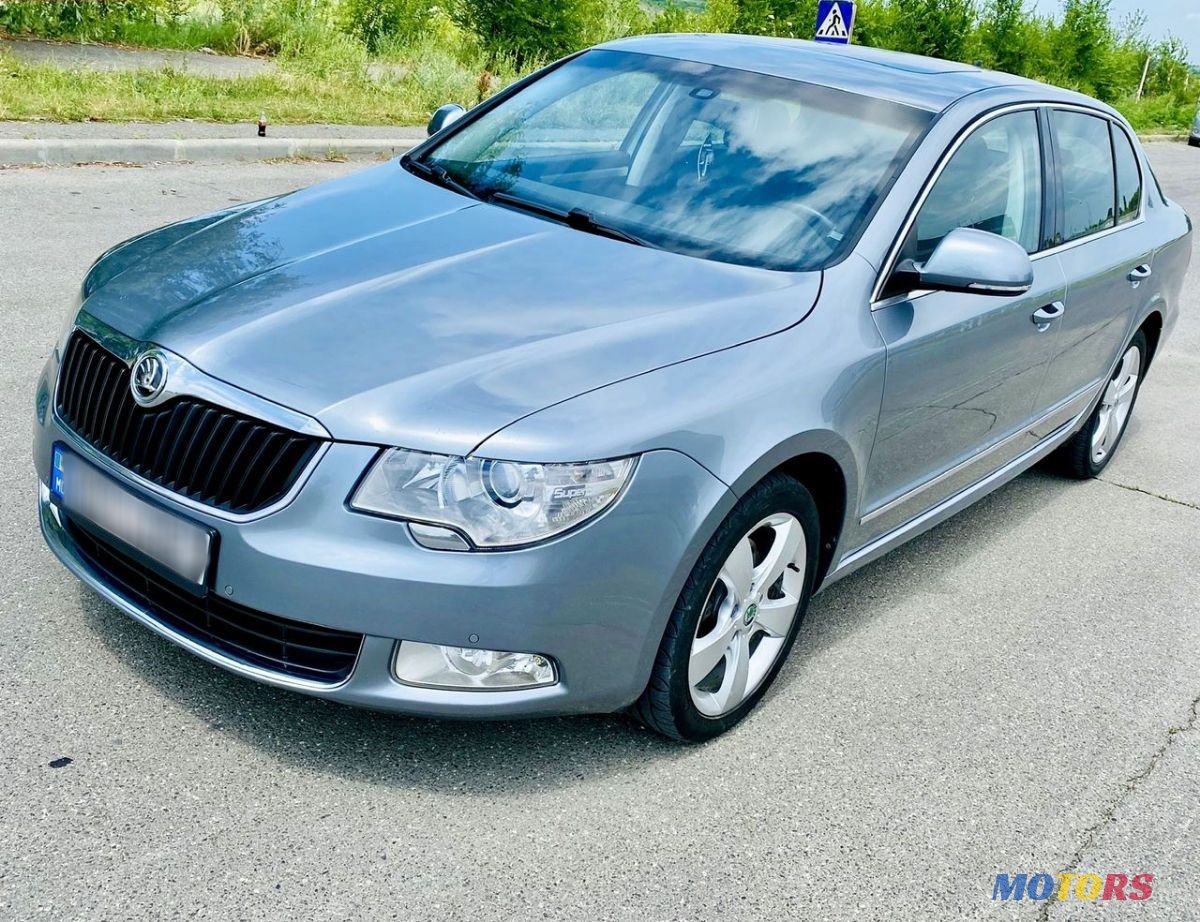2011' Skoda Superb photo #1