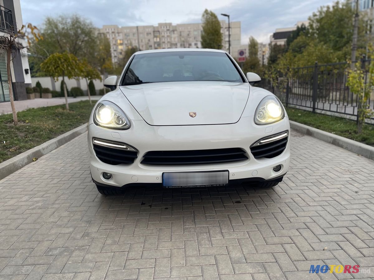 2012' Porsche Cayenne photo #2