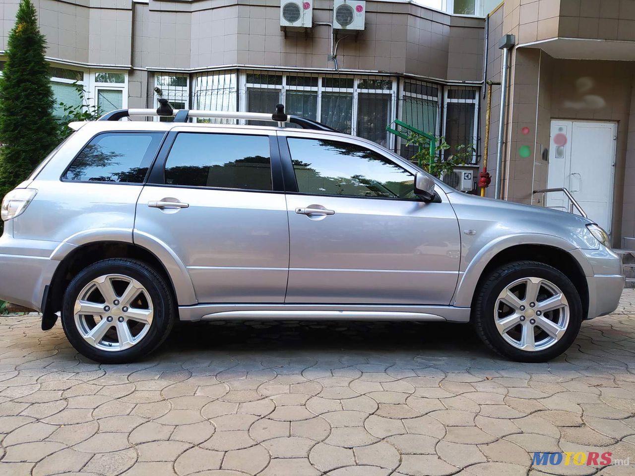 2008' Mitsubishi Outlander photo #1