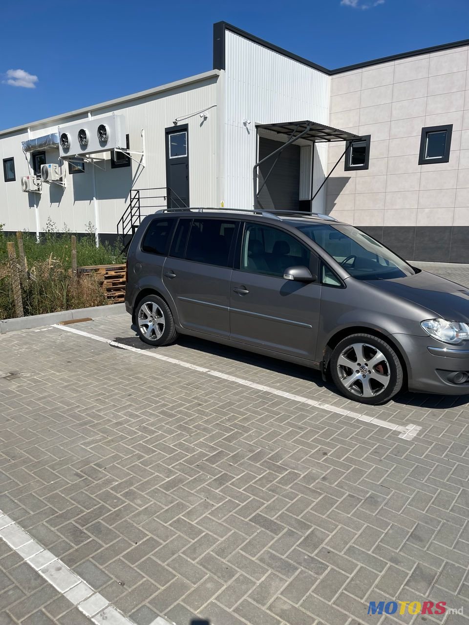 2007' Volkswagen Touran photo #5