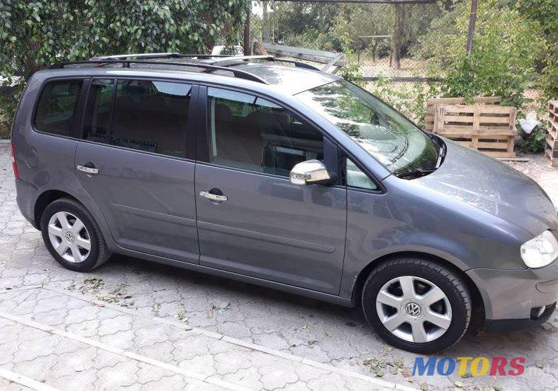 2006' Volkswagen Touran photo #1