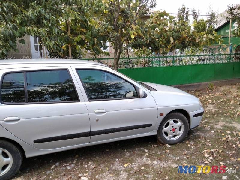 2001' Renault Megane photo #2