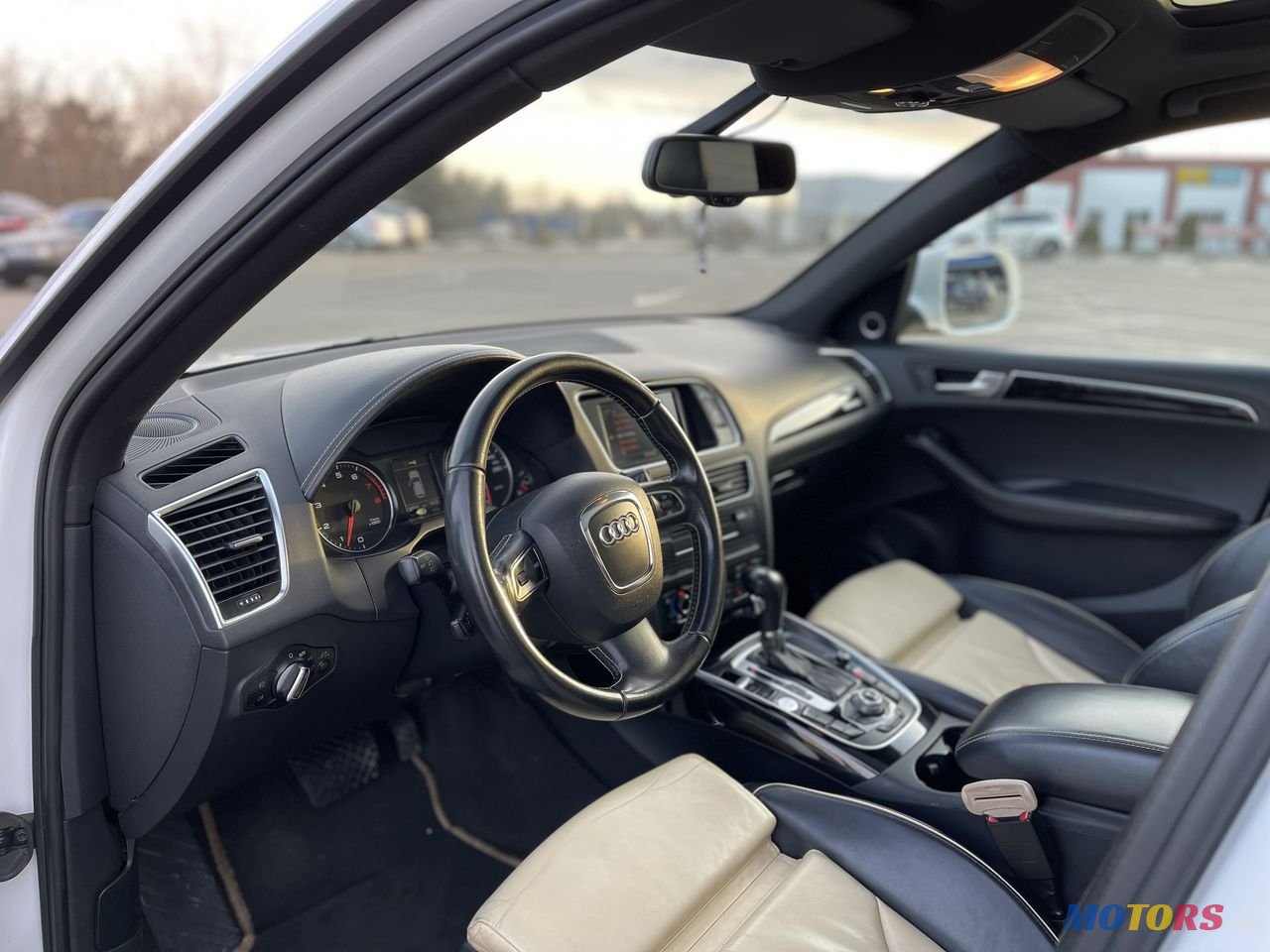 2010' Audi Q5 photo #5