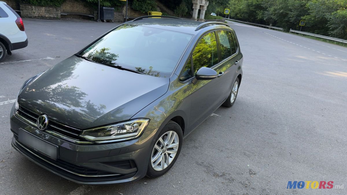 2018' Volkswagen Golf Sportsvan photo #2