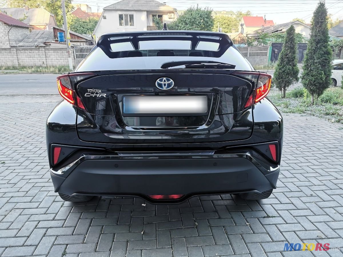 2020' Toyota C-HR photo #2