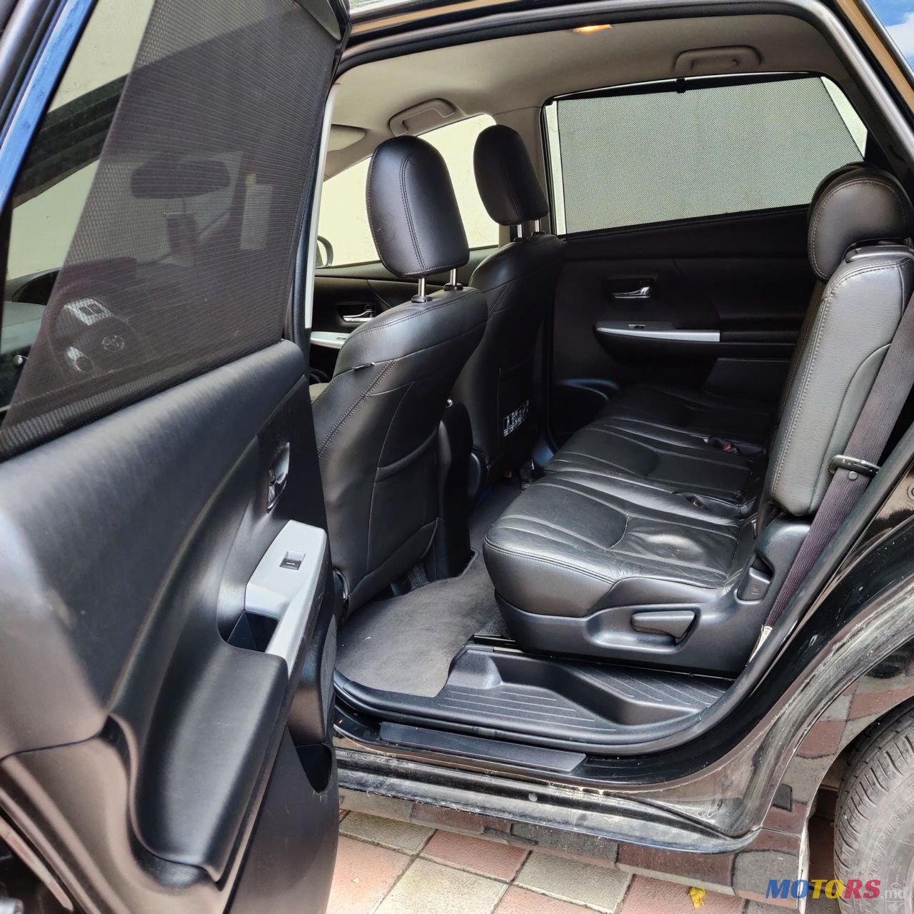 2016' Toyota Prius + photo #4