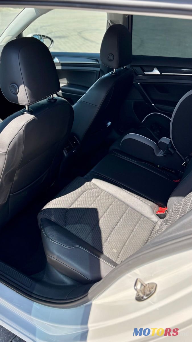 2015' Volkswagen Golf photo #6