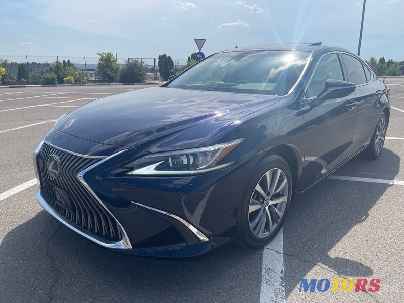 2020' Lexus Es Series photo #2