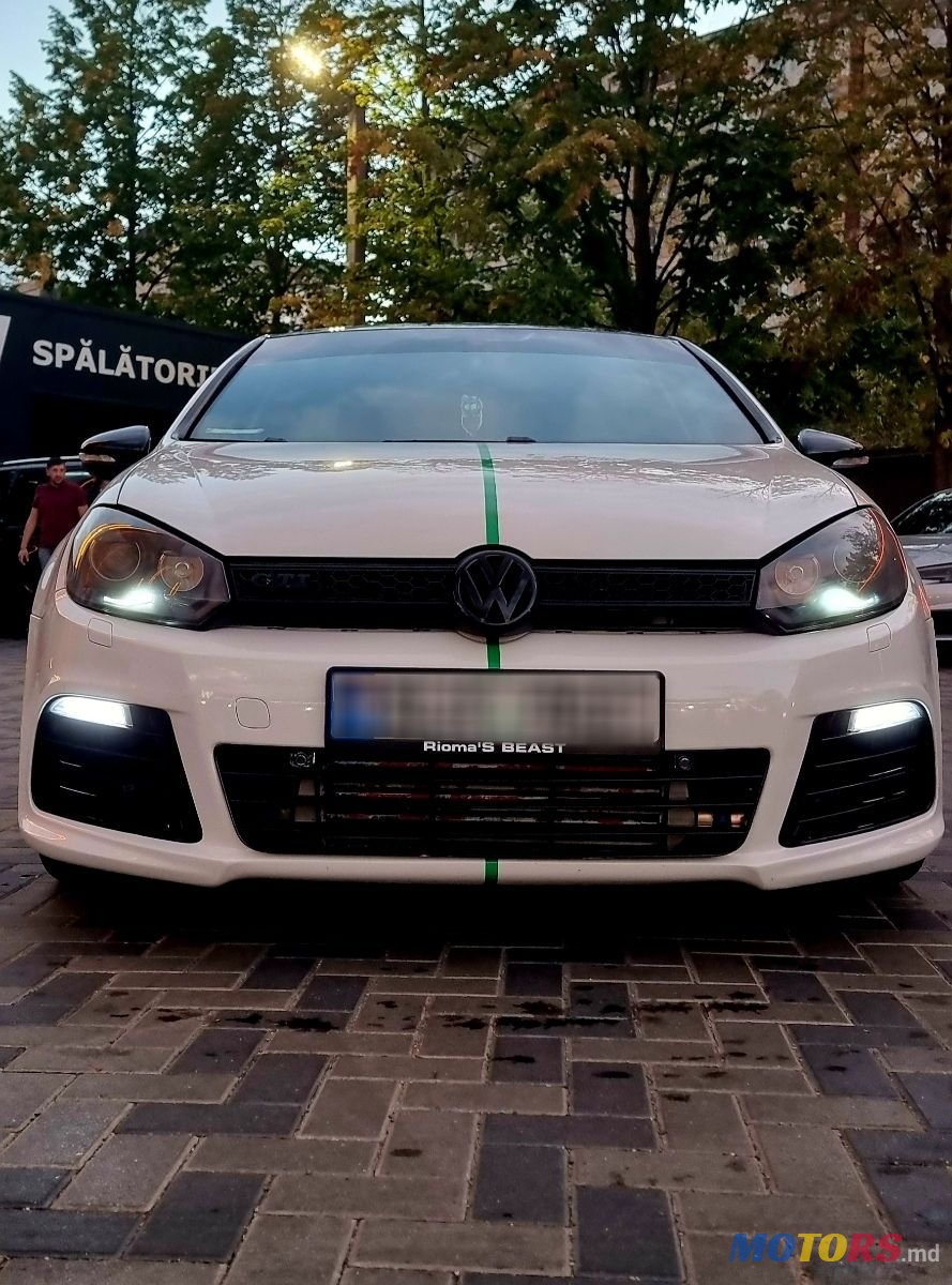 2011' Volkswagen Golf photo #3