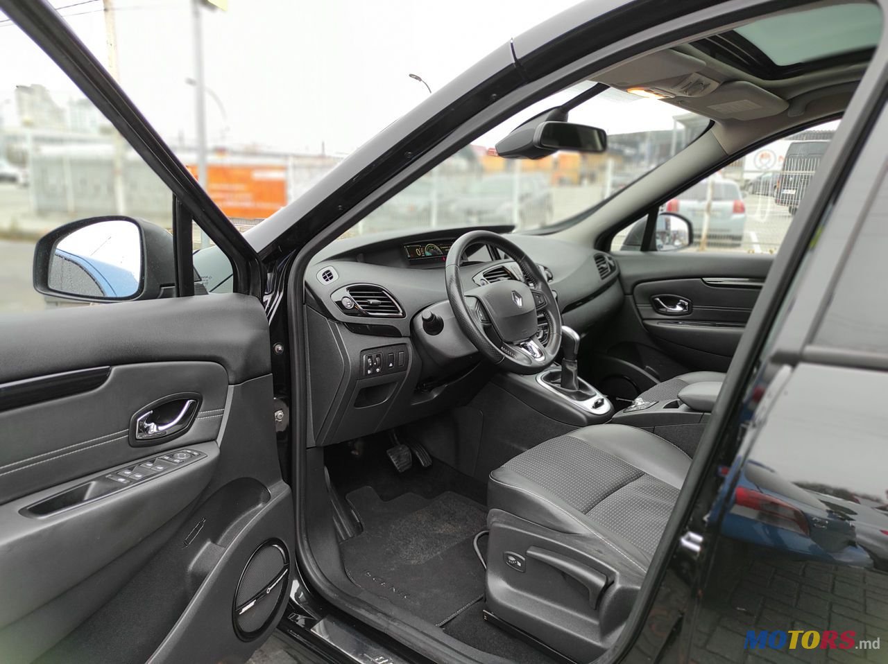 2013' Renault Scenic photo #6