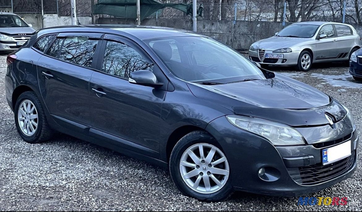 2011' Renault Megane photo #3