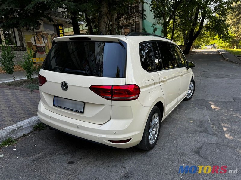 2020' Volkswagen Touran photo #4