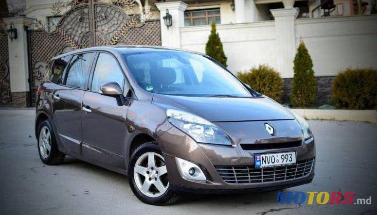 2010' Renault Grand Scenic photo #1