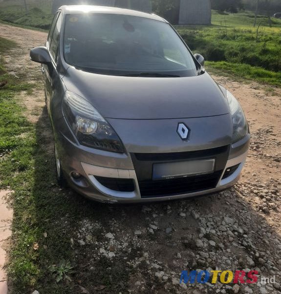 2011' Renault Scenic photo #1