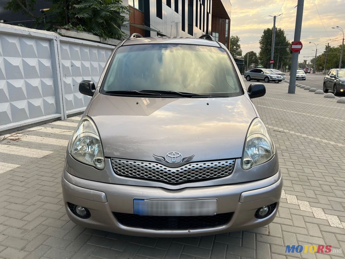 2005' Toyota Yaris Verso photo #2