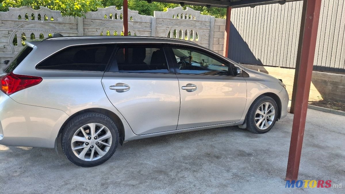 2013' Toyota Auris photo #1