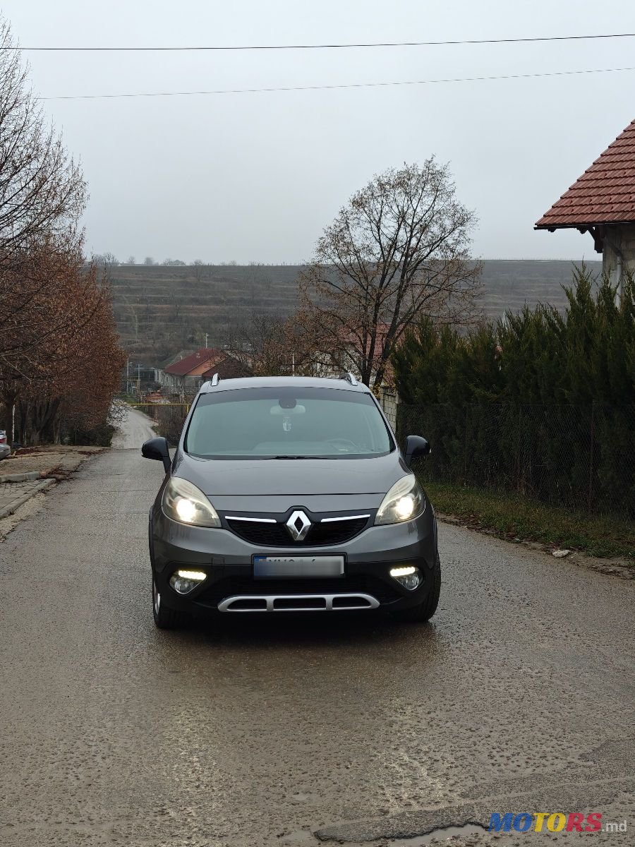 2013' Renault Scenic photo #1