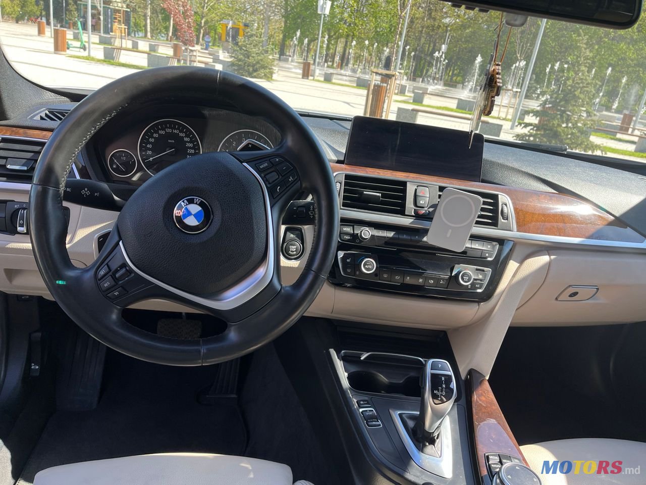 2017' BMW 3 Series photo #5