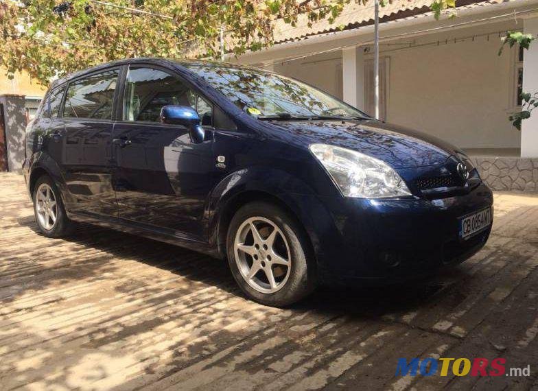 2004' Toyota Corolla Verso photo #1