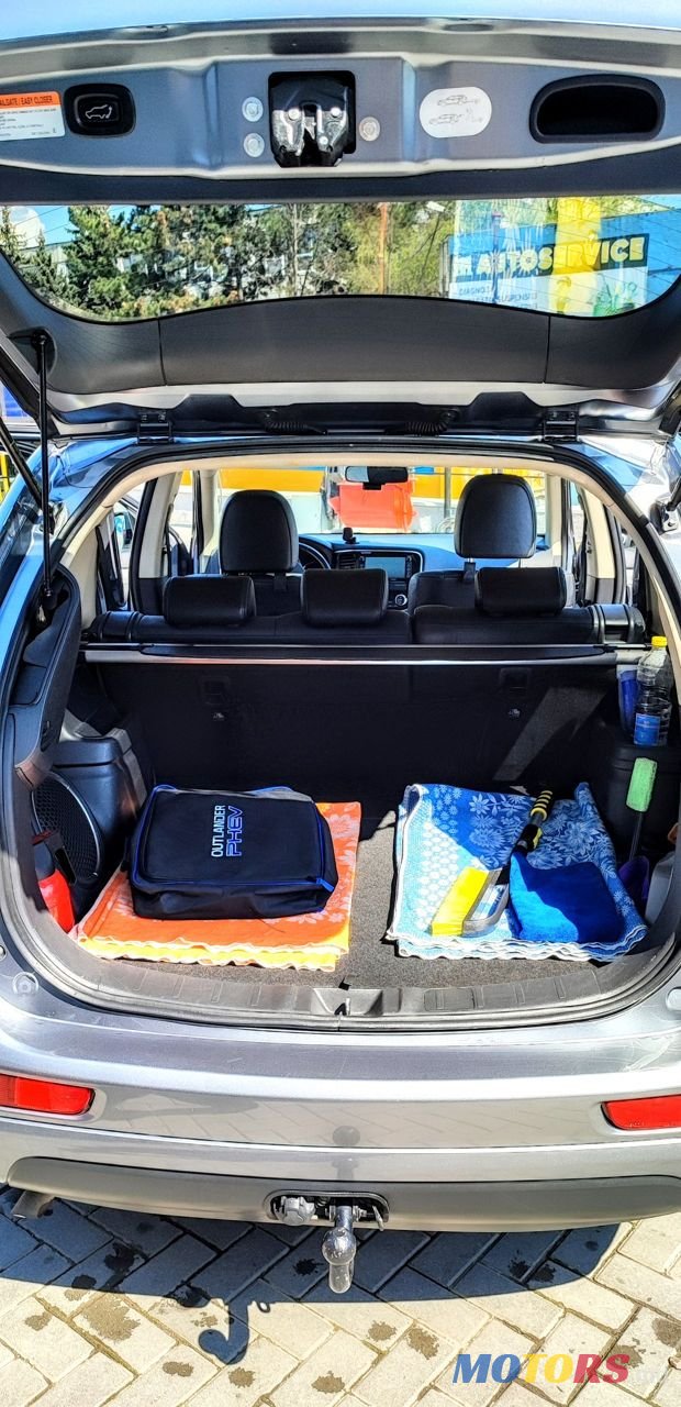 2014' Mitsubishi Outlander photo #6