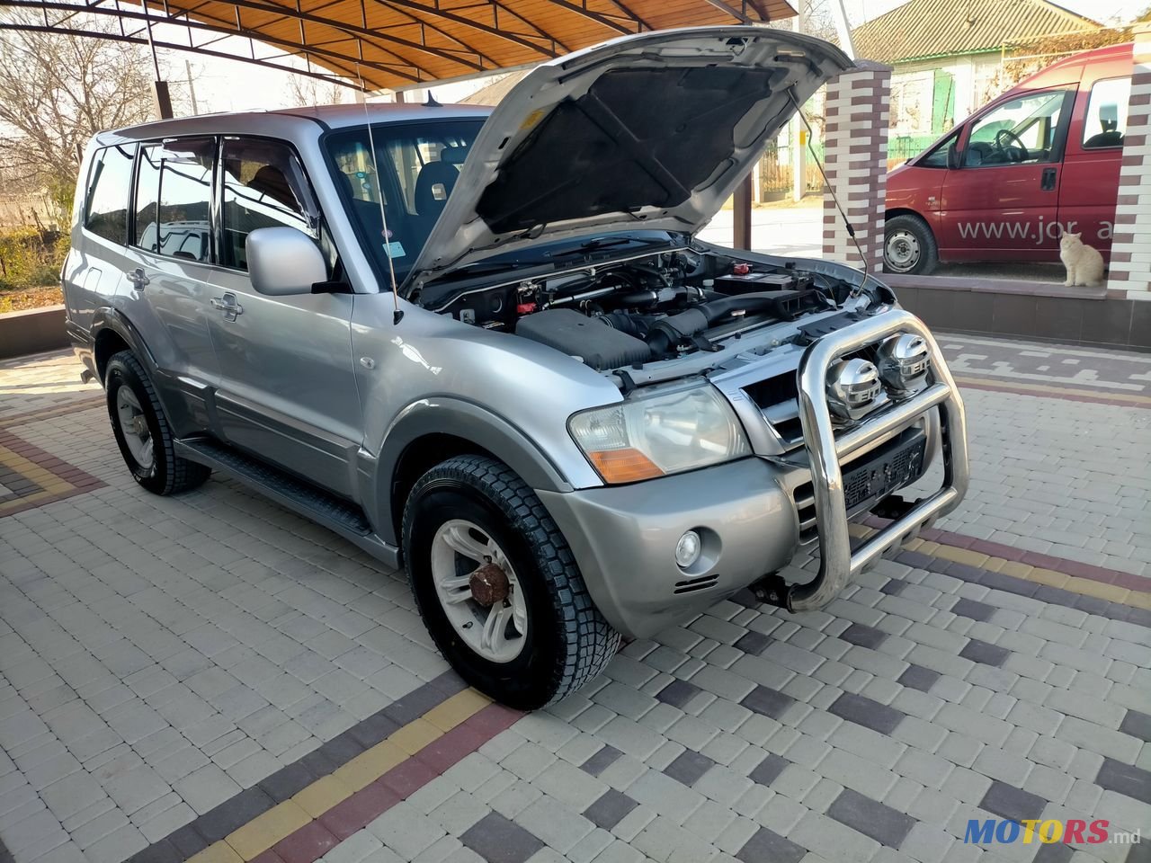 2004' Mitsubishi Pajero photo #3