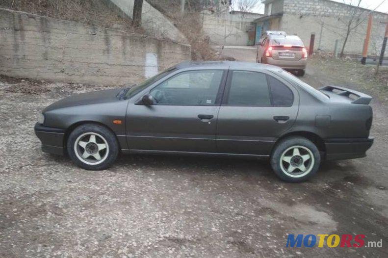 1992' Nissan Primera photo #1