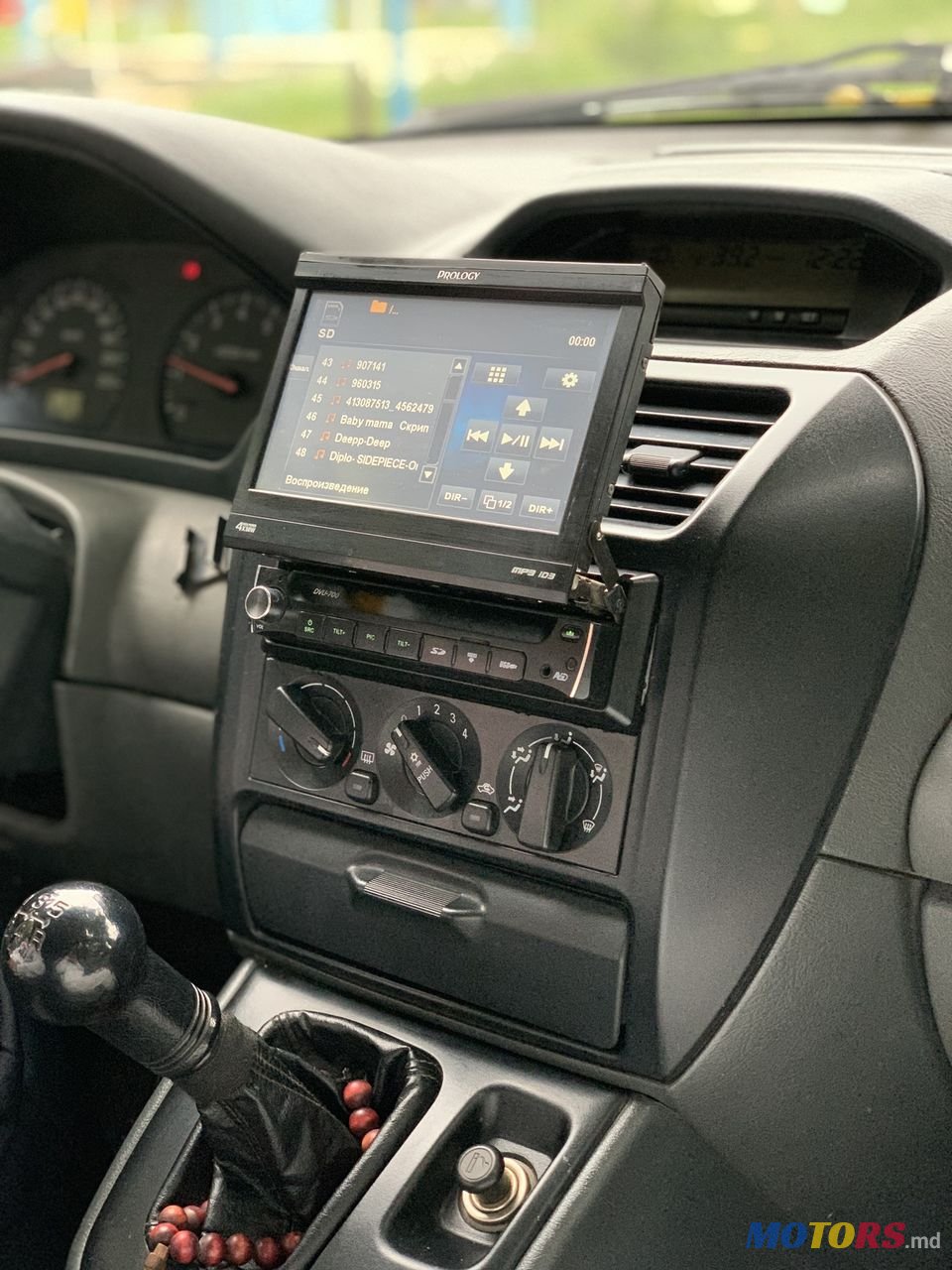 1999' Mitsubishi Space Wagon photo #4