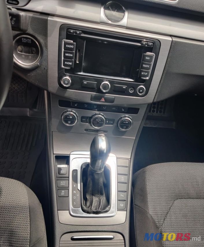 2012' Volkswagen Passat photo #6