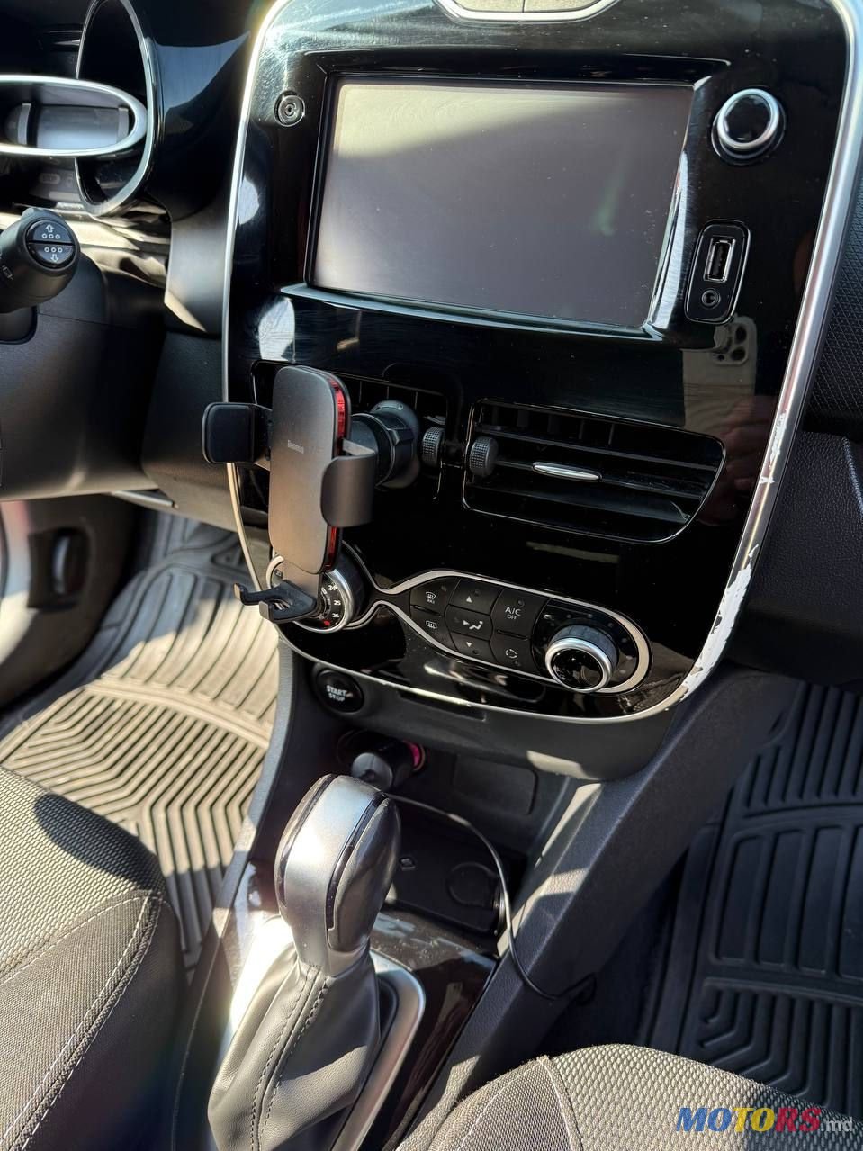 2016' Renault Clio photo #6