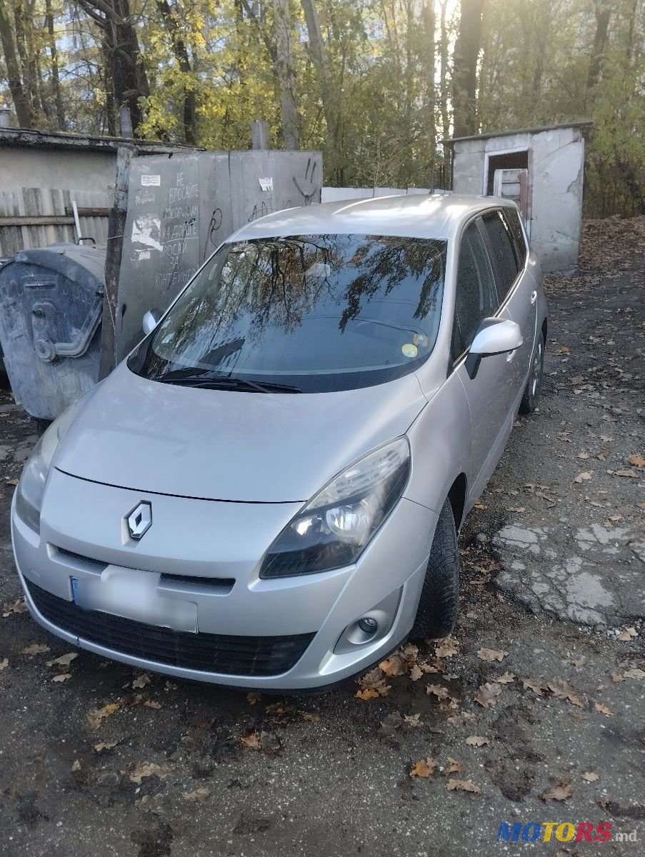 2011' Renault Grand Scenic photo #1