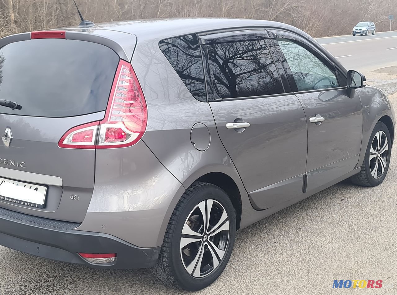 2011' Renault Scenic photo #5