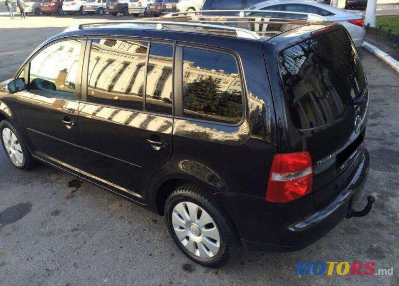 2005' Volkswagen Touran photo #2