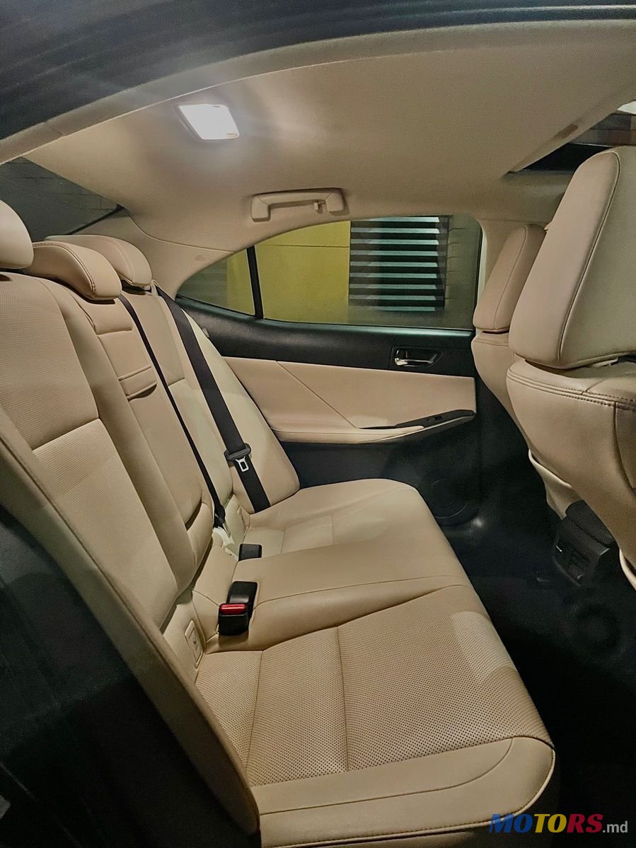 2016' Lexus Is Series photo #6