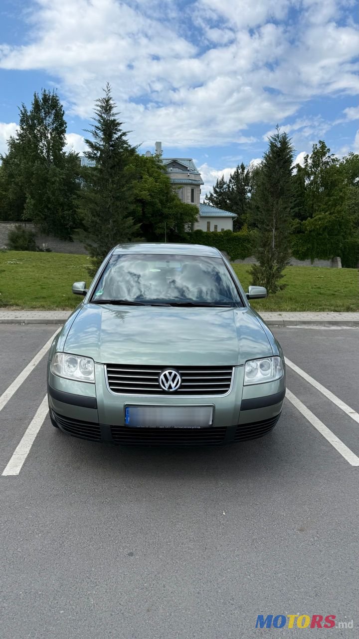 2001' Volkswagen Passat photo #2