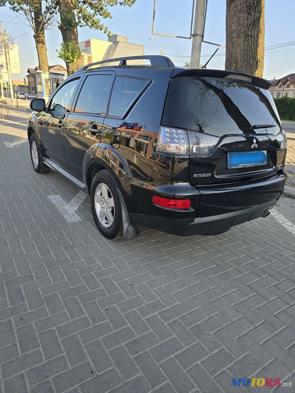 2011' Mitsubishi Outlander photo #1