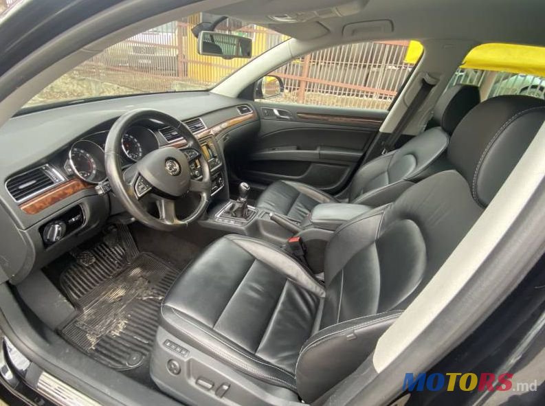 2013' Skoda Superb photo #2