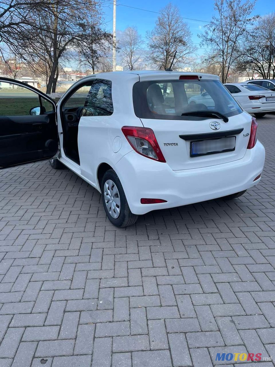 2013' Toyota Yaris photo #6