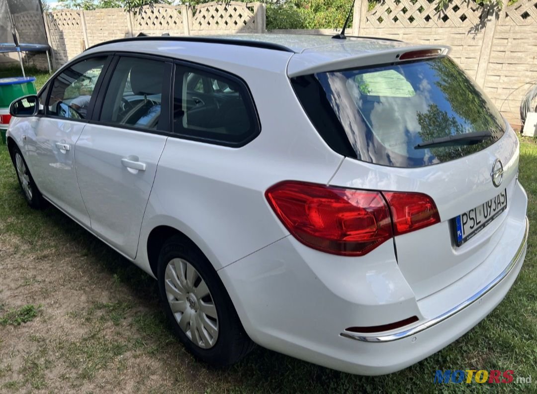 2014' Opel Astra photo #3