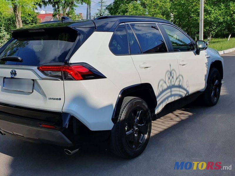 2019' Toyota RAV4 photo #2