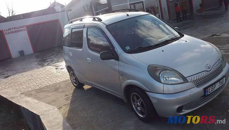 2003' Toyota Yaris photo #2