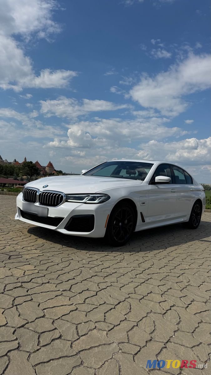 2022' BMW 5 Series photo #1