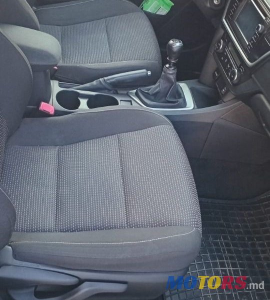 2013' Toyota Auris photo #5