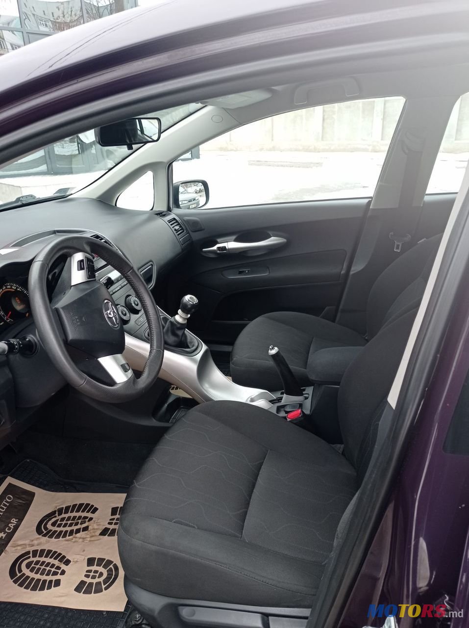 2011' Toyota Auris photo #6