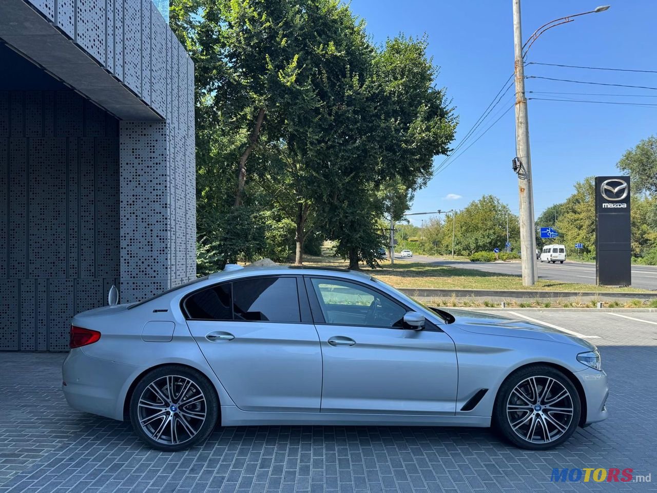 2017' BMW 5 Series photo #6