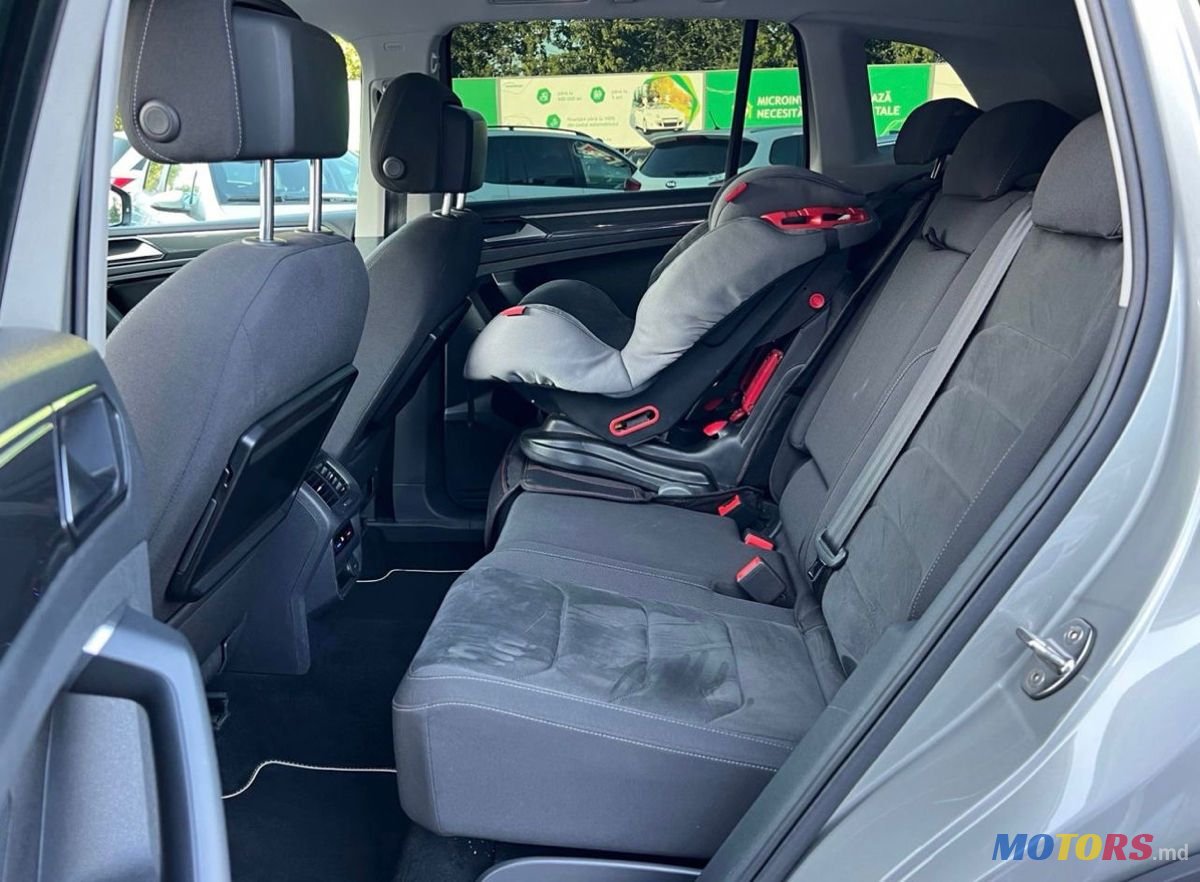 2017' Volkswagen Tiguan photo #5