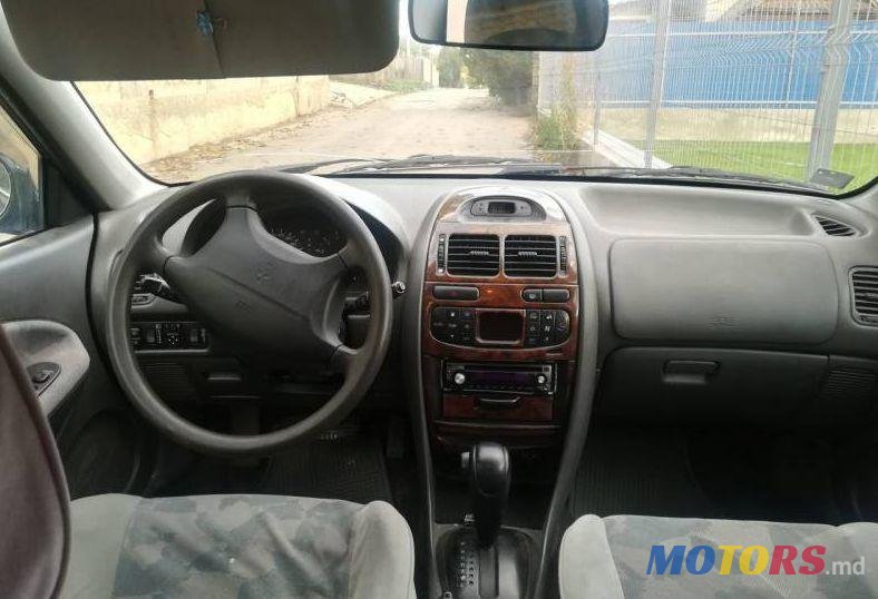 1996' Mitsubishi Carisma photo #1