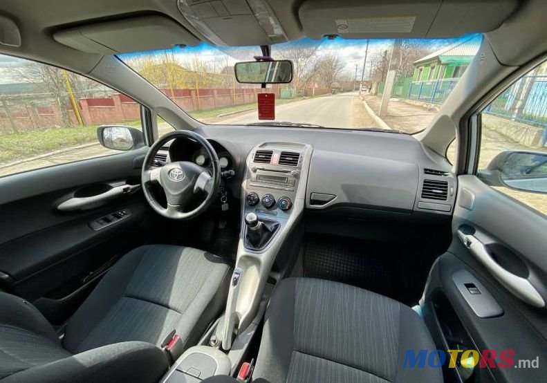 2007' Toyota Auris photo #3