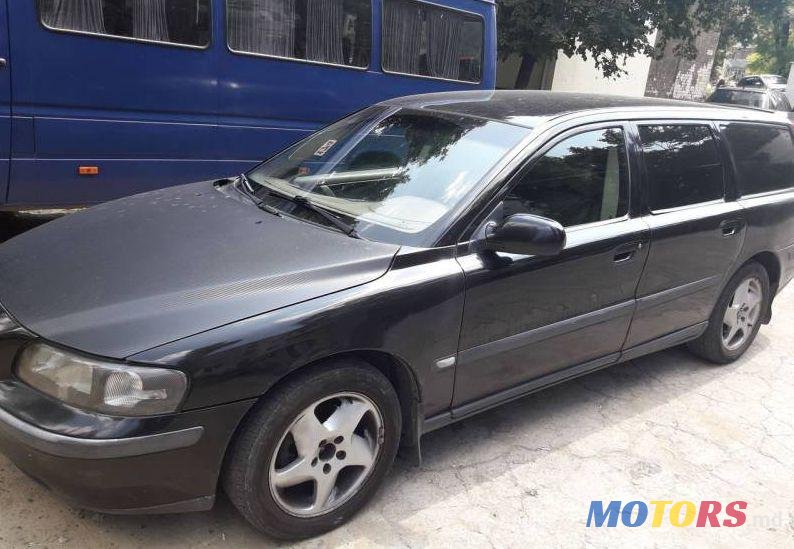 2001' Volvo V70 photo #1